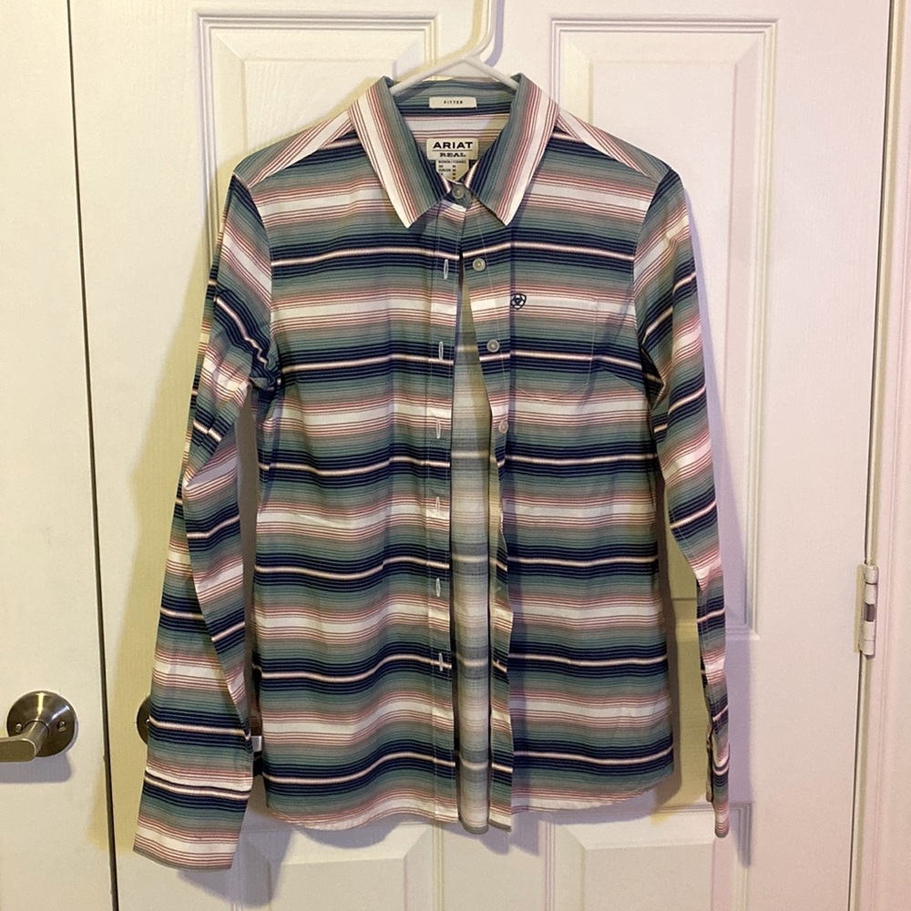 🔥Ariat rodeo shirt size medium (WORN ONCE)🔥